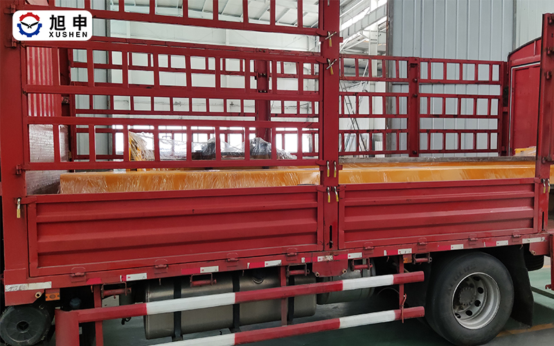 青島客戶(hù)訂購(gòu)的焊接操作機(jī)驗(yàn)收合格，裝車(chē)發(fā)往客戶(hù)現(xiàn)場(chǎng)